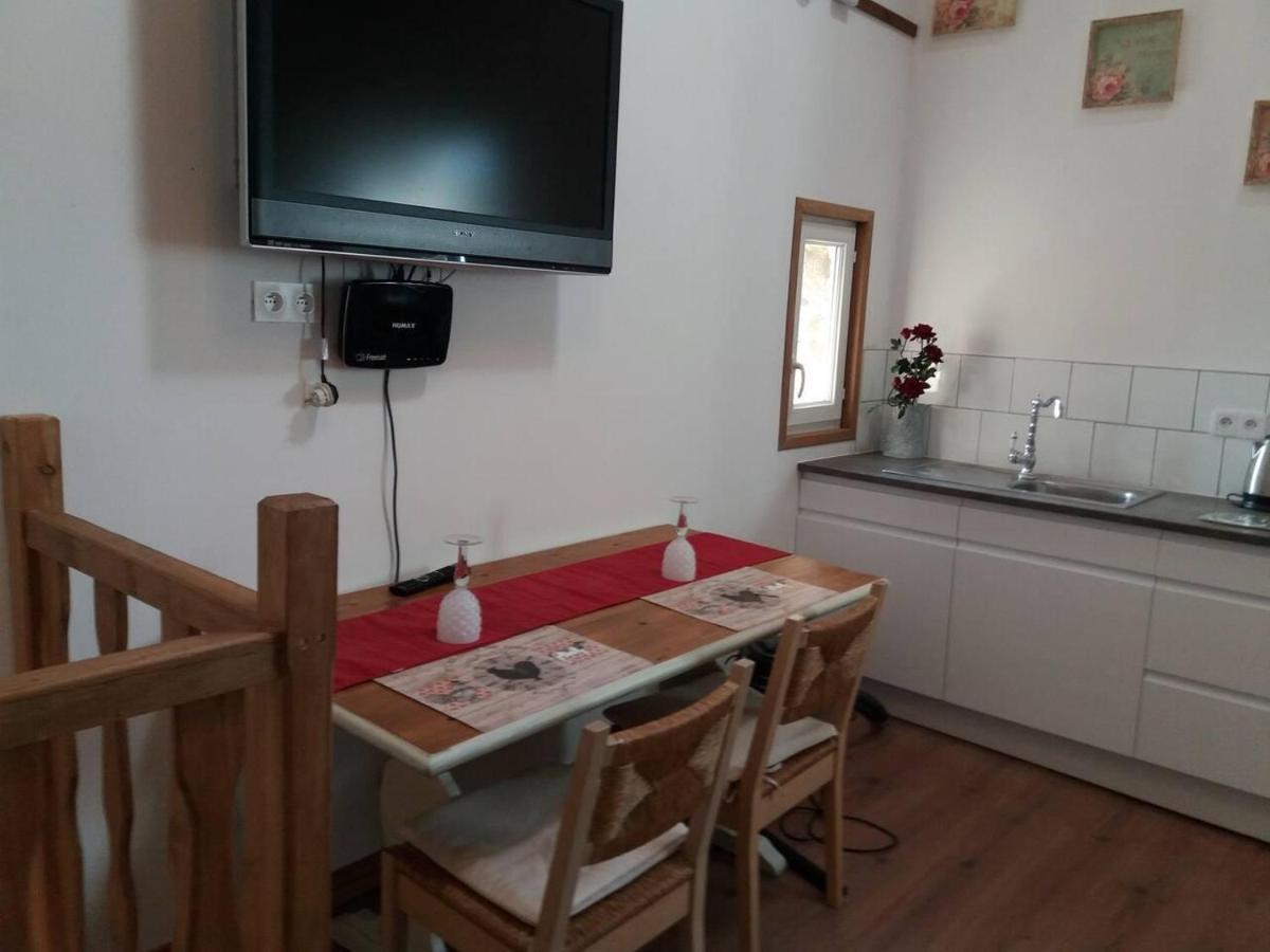 Mortain-Bocage - 2-Bed Wisteria Cottage - Sleeps 4 Notre-Dame-du-Touchet Exterior foto